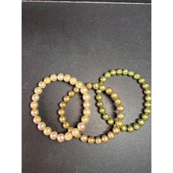 Set of three freshwater pearl shades of green stretch bracelets - Picture 5 of 9